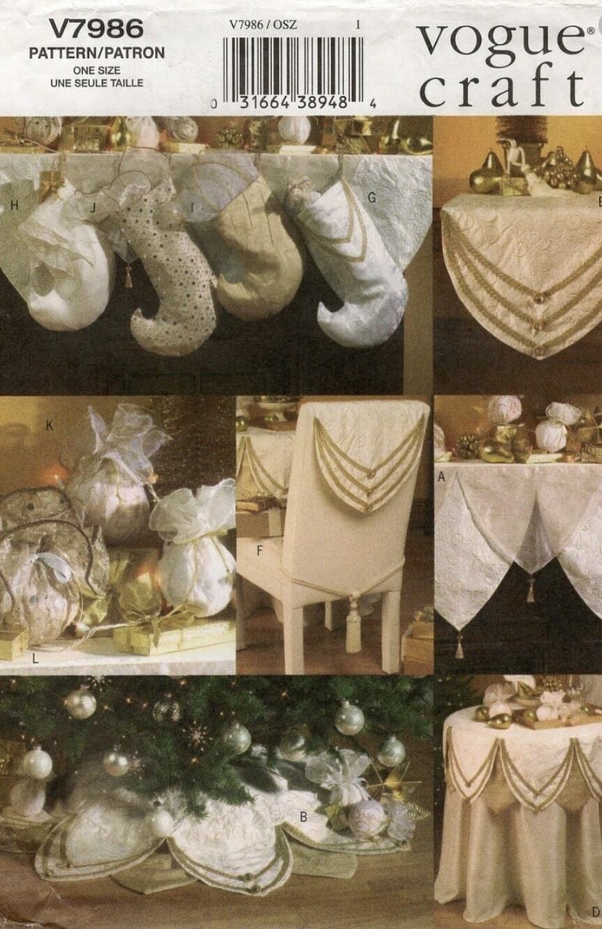 Vogue V7986 LUXE CHRISTMAS Tree Skirt, Table Cloth, Stockings, Gift Bags UNCUT